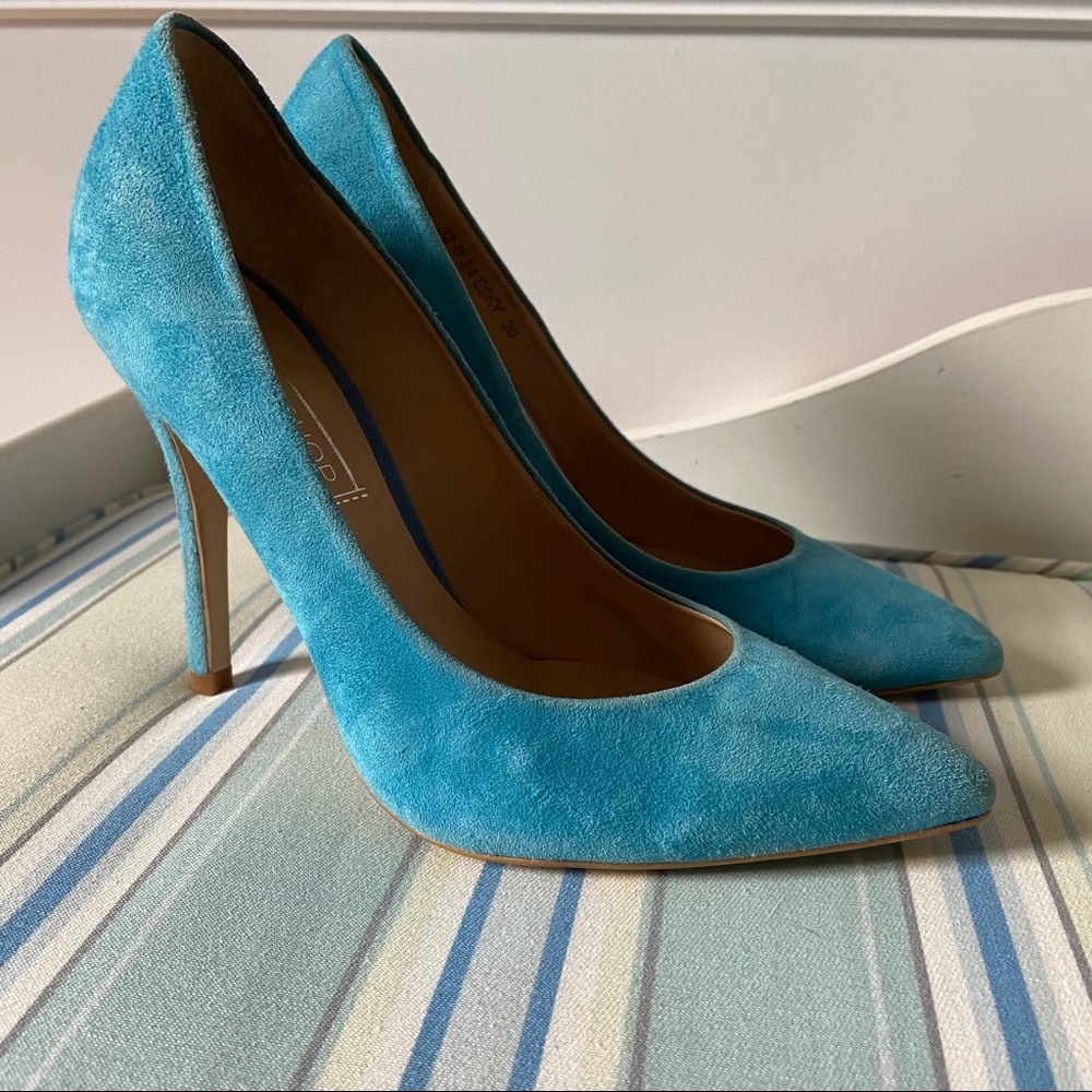 Almost new gorgeous pair of Topshop suede stiletto pumps. - Picture 5 of 7